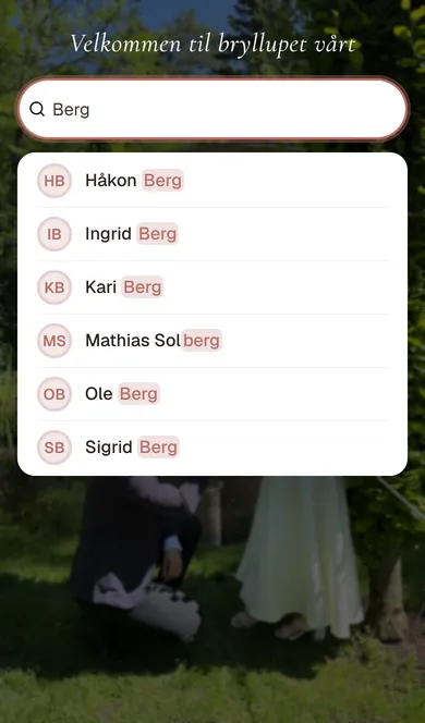 Bordsøket på en telefon: gjesten har skrevet inn navnet sitt og får opp bordet sitt.